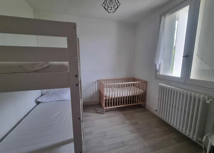 Large Family House 300m From The アルカション