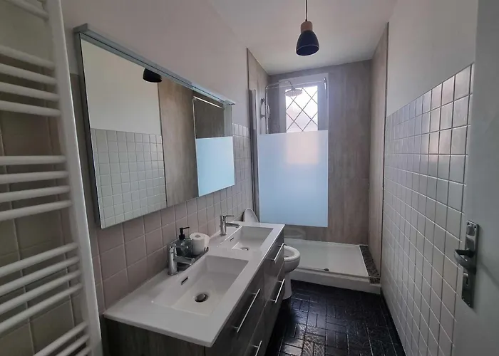 Large Family House 300m From The 別荘 *